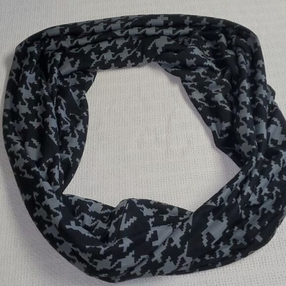 2 Chic Black & Silver Double Round Secret Zippered Pocket Scarve - Picture 5 of 9